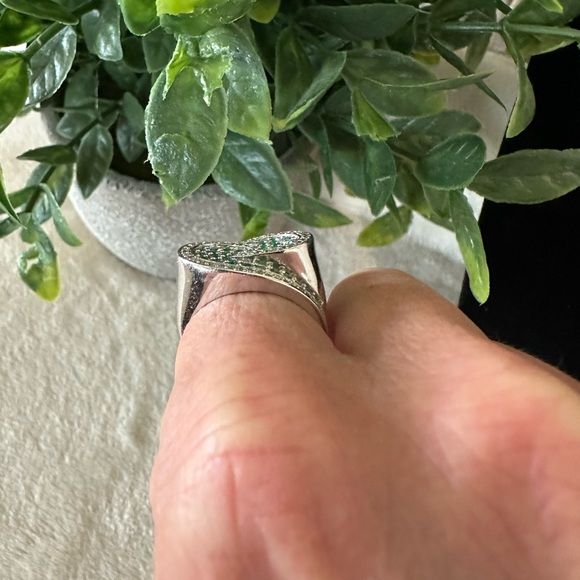 Emerald Green and Swarovski Crystal Ring in Sterling Silver. Size 8. 💚🤍 - Picture 3 of 7
